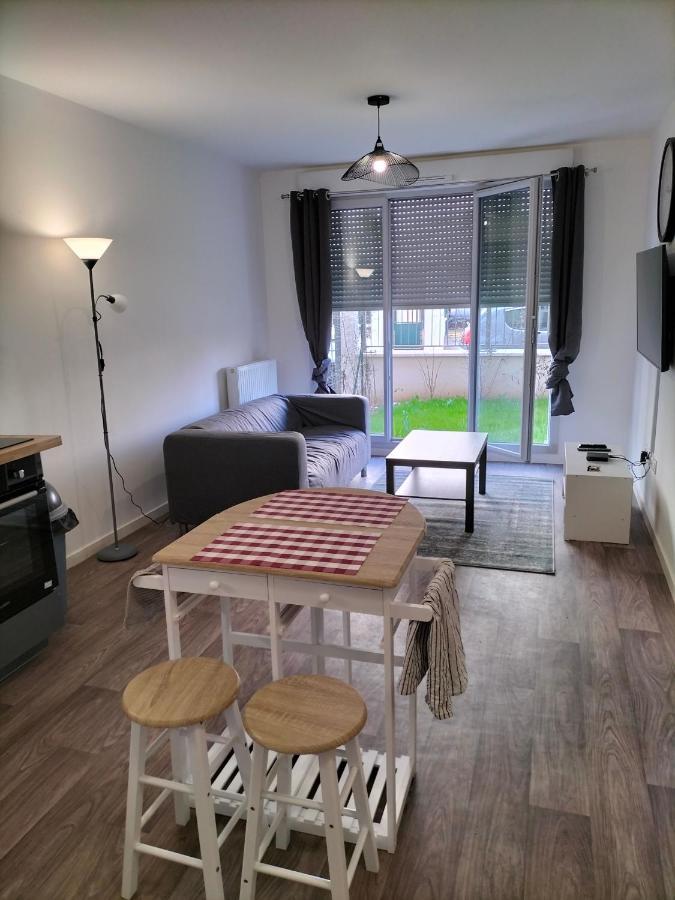 Appartement F2 De Haut Standing En Hypercentre Avec Jardin Prive A 270 M De La Gare De Mantes ! Bagian luar foto