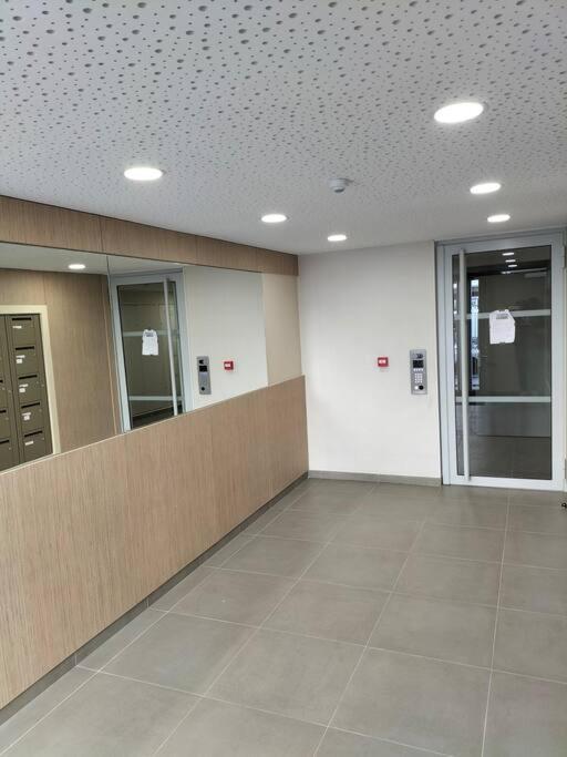 Appartement F2 De Haut Standing En Hypercentre Avec Jardin Prive A 270 M De La Gare De Mantes ! Bagian luar foto