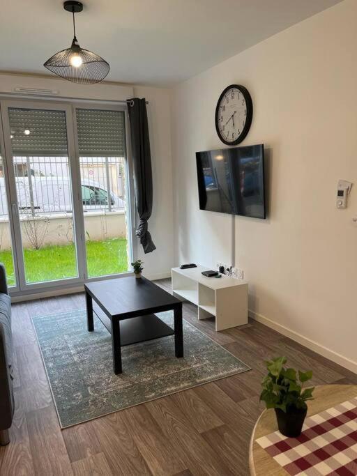 Appartement F2 De Haut Standing En Hypercentre Avec Jardin Prive A 270 M De La Gare De Mantes ! Bagian luar foto